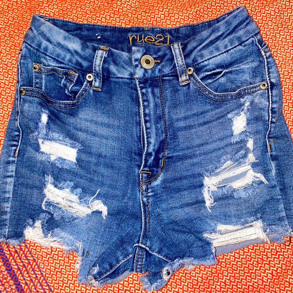 Curvy jean shorts